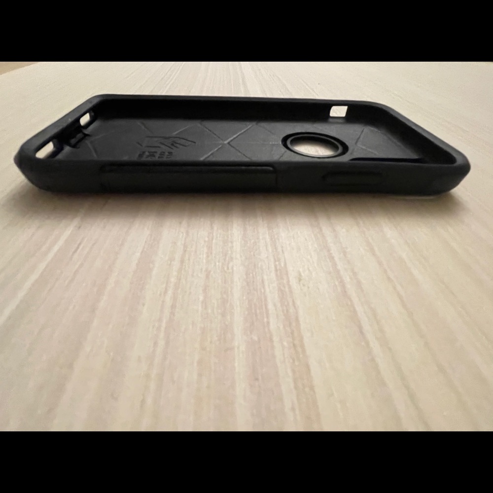 OtterBox - Picture 3 of 3